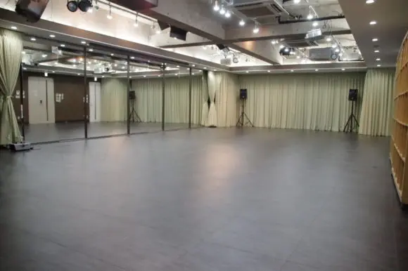 広いダンススタジオ 都内で安心してのびのび ダンスレッスン をしよう